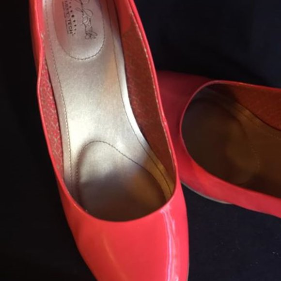 shoes - Picture 2 of 5